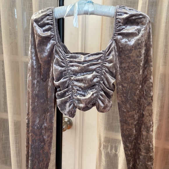 H&M Ruched top - Picture 2 of 4